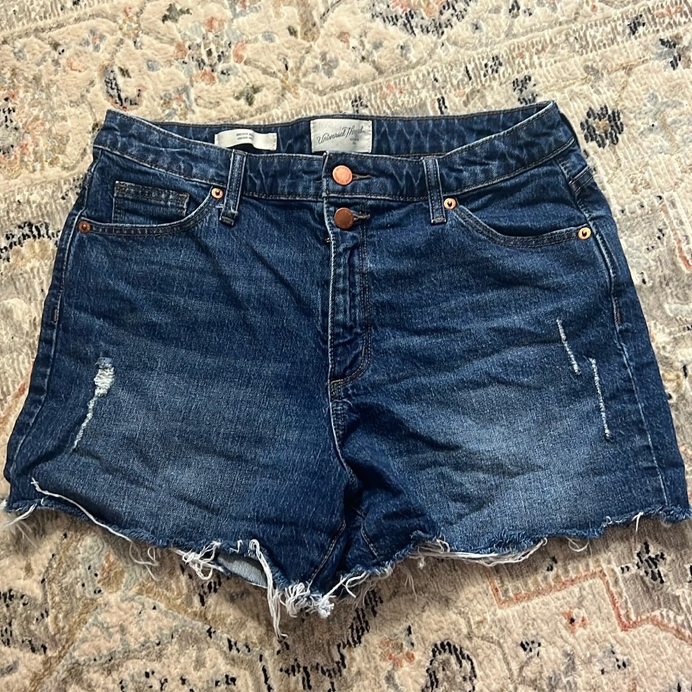 Universal thread shorts.